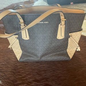 Authentic Michael Kors Jetset Tote